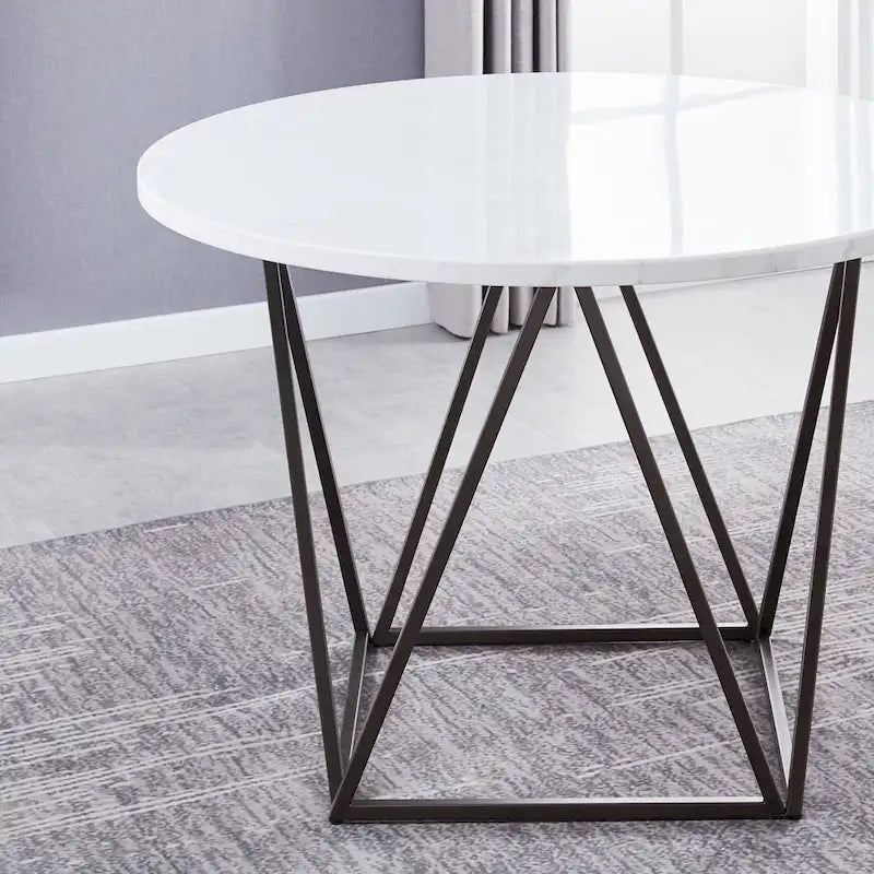 Table à manger ronde Steve Silver Ranger avec plateau en marbre blanc